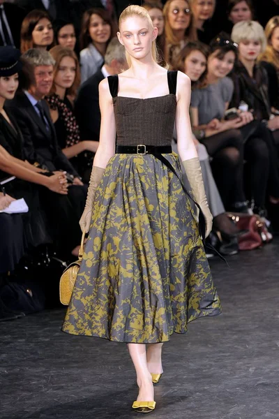 Look 2